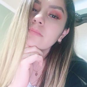 Meet your Posher, Estefani